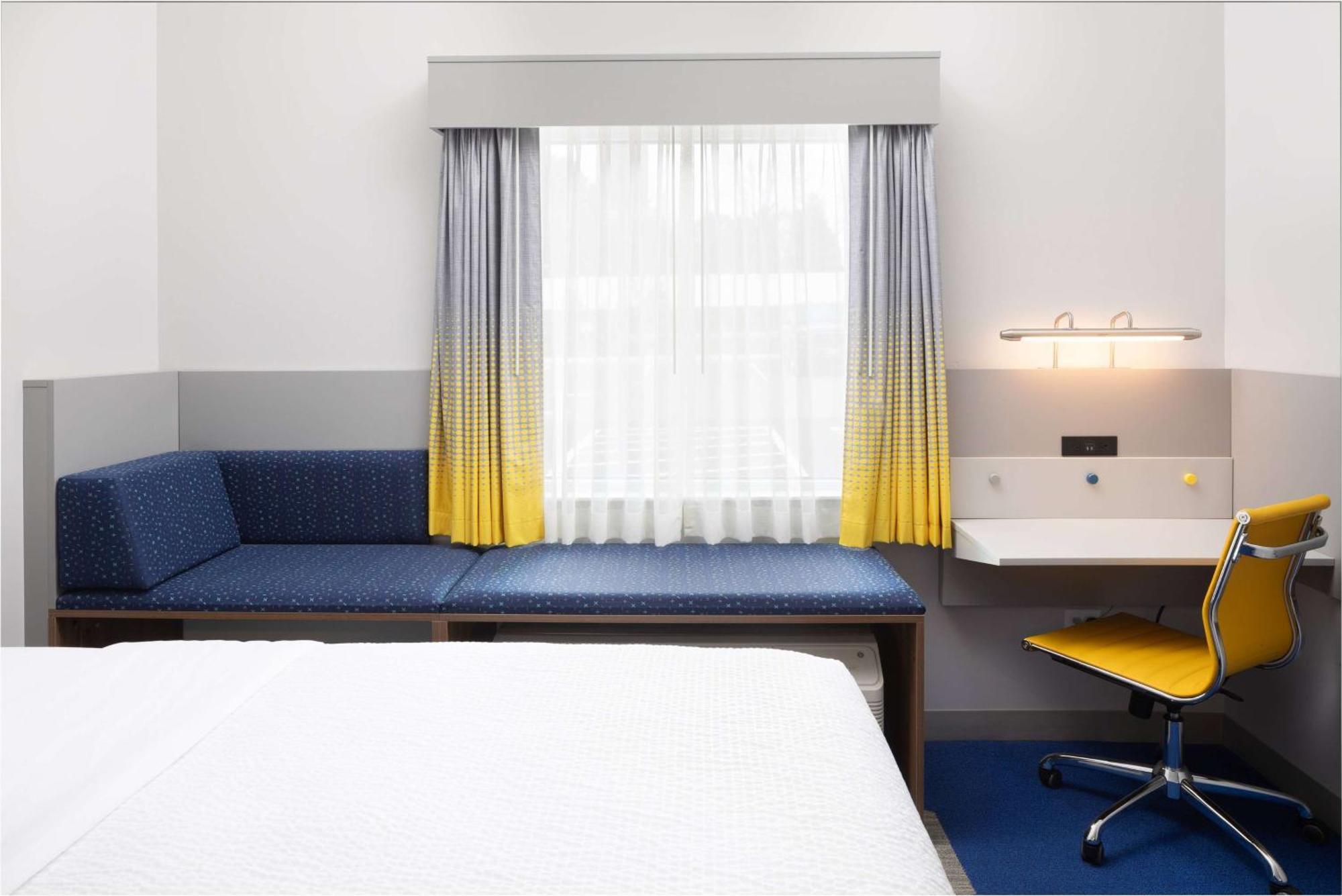 Microtel Inn & Suites By Wyndham Macedon Exterior foto